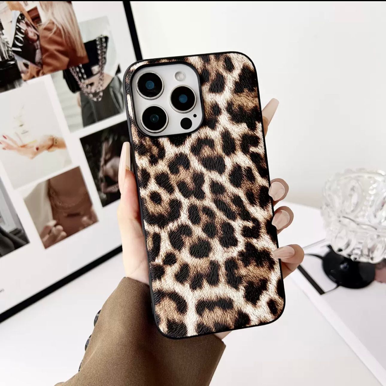 Siyah Çerçeve Leopar Desenli Lüks Kılıf iPhone 16 Pro Max